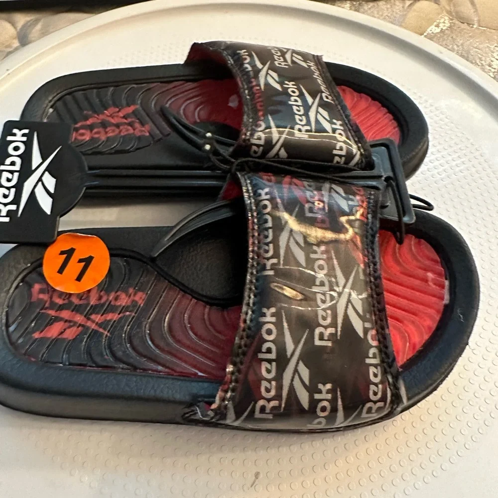 🆕Reebok Kids Slides